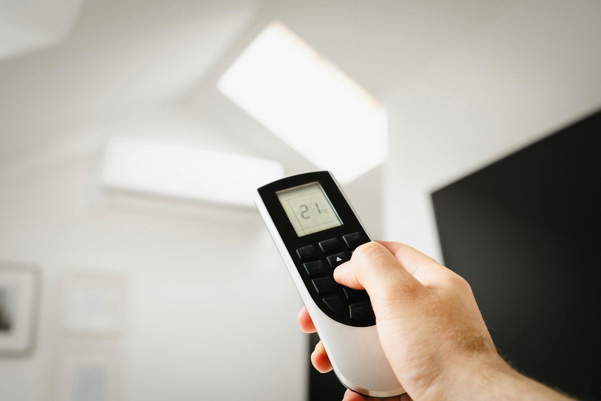 Bộ điều khiển hồng ngoại wifi AnGiaLife điều khiển điều hòa từ xa và tivi